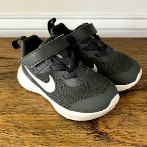 Nike Revolution Toddler Gray & White DD1094-004 Athletic Running Shoes Size 6C